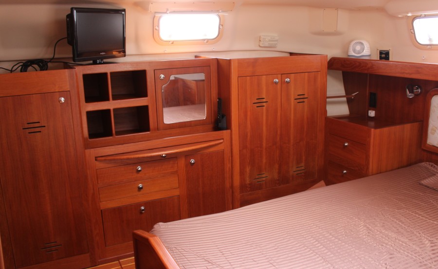 2004 Hunter 420