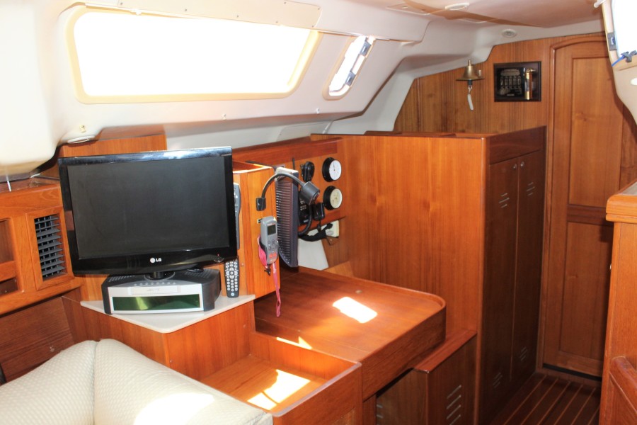 2004 Hunter 420
