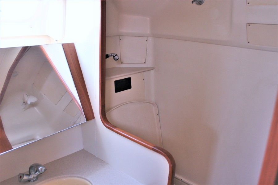 2004 Hunter 420