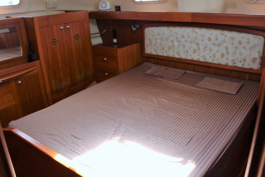 2004 Hunter 420
