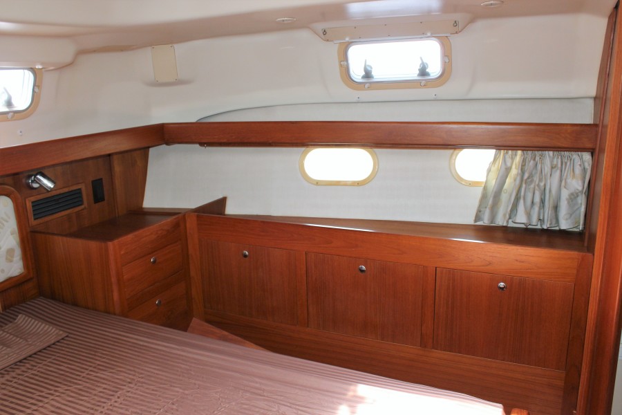 2004 Hunter 420