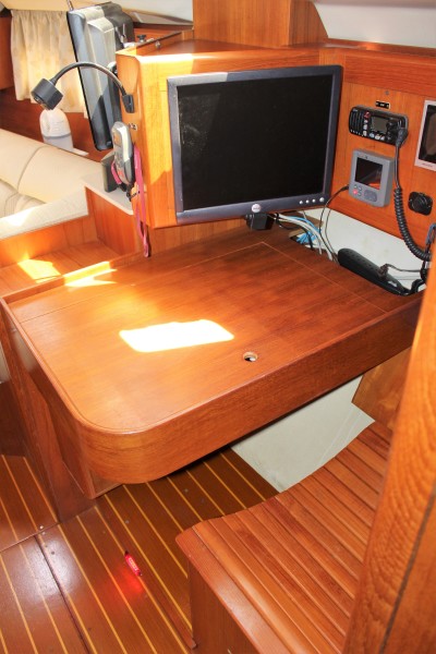 2004 Hunter 420