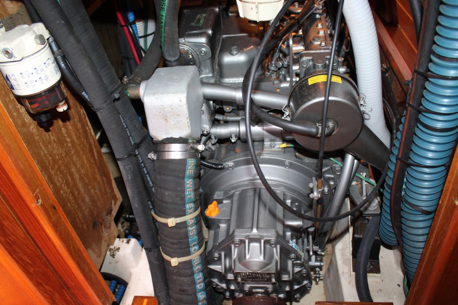 2004 Hunter 420