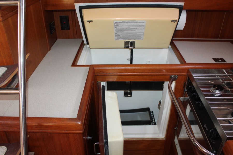 2004 Hunter 420