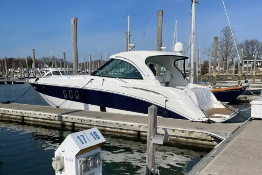 2008 Cruisers Yachts 390 Sport Coupe