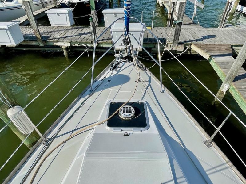 1985 CAL 33
