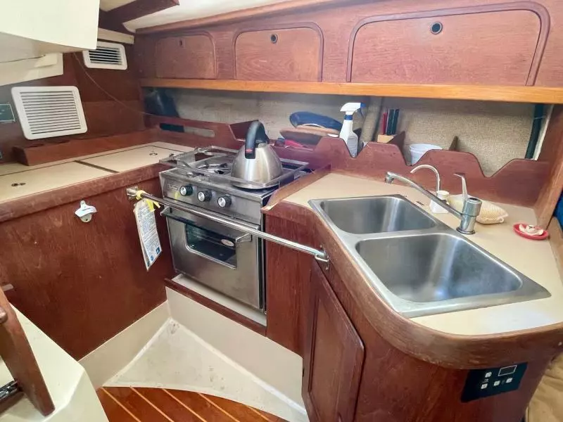 Raven 33ft CAL Yacht For Sale