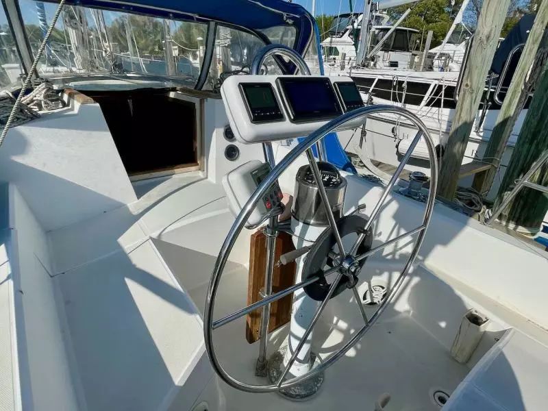 Raven 33ft CAL Yacht For Sale