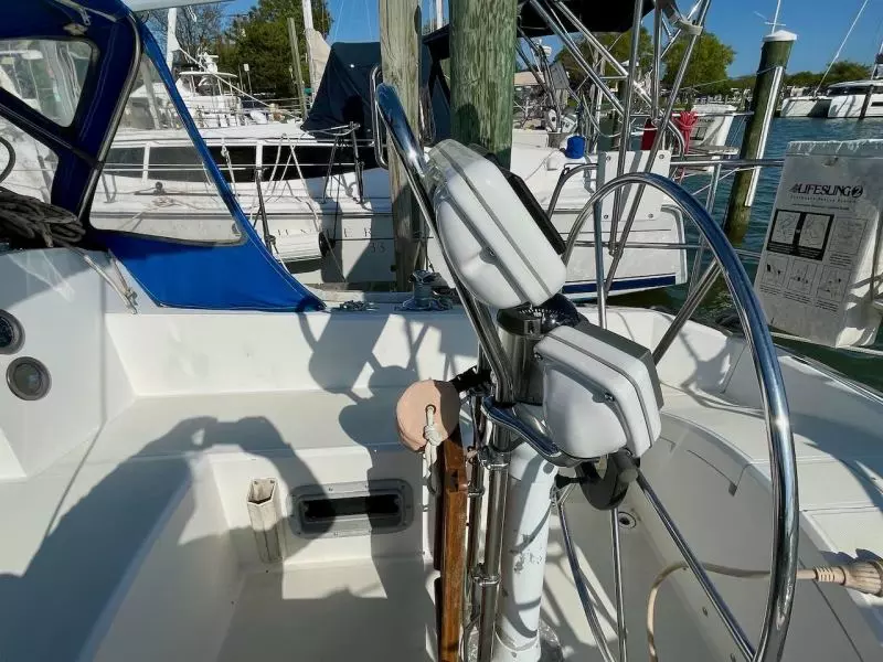 Raven 33ft CAL Yacht For Sale