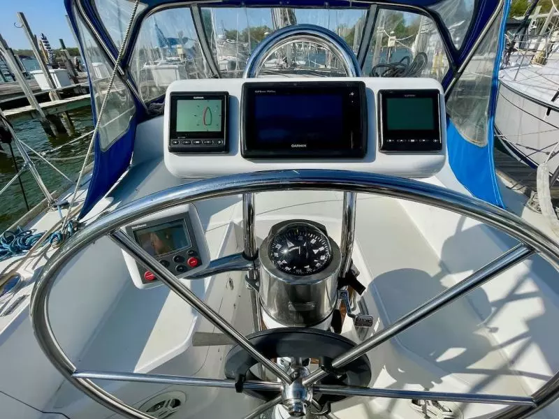 Raven 33ft CAL Yacht For Sale