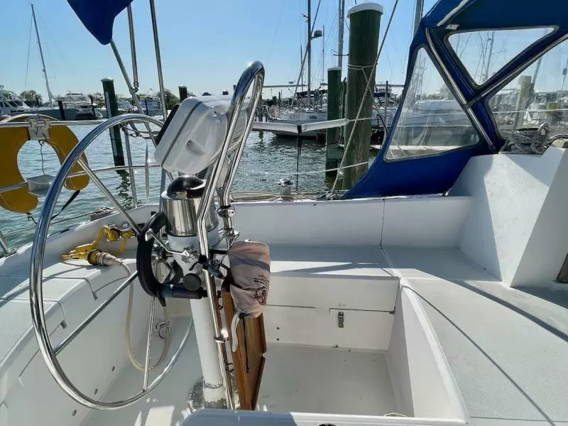 Raven 33ft CAL Yacht For Sale