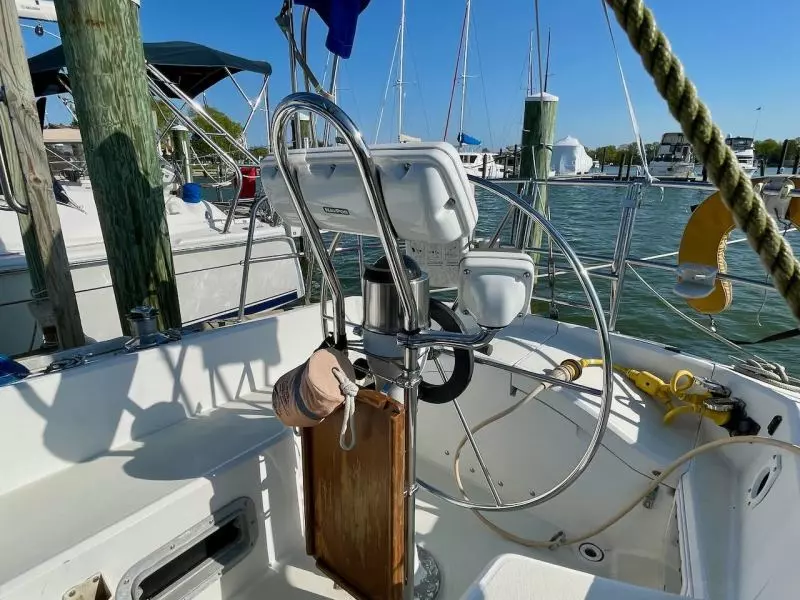 Raven 33ft CAL Yacht For Sale