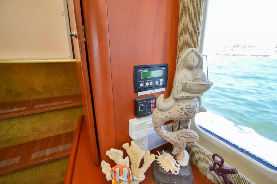 2004 Silverton 43 Motor Yachts