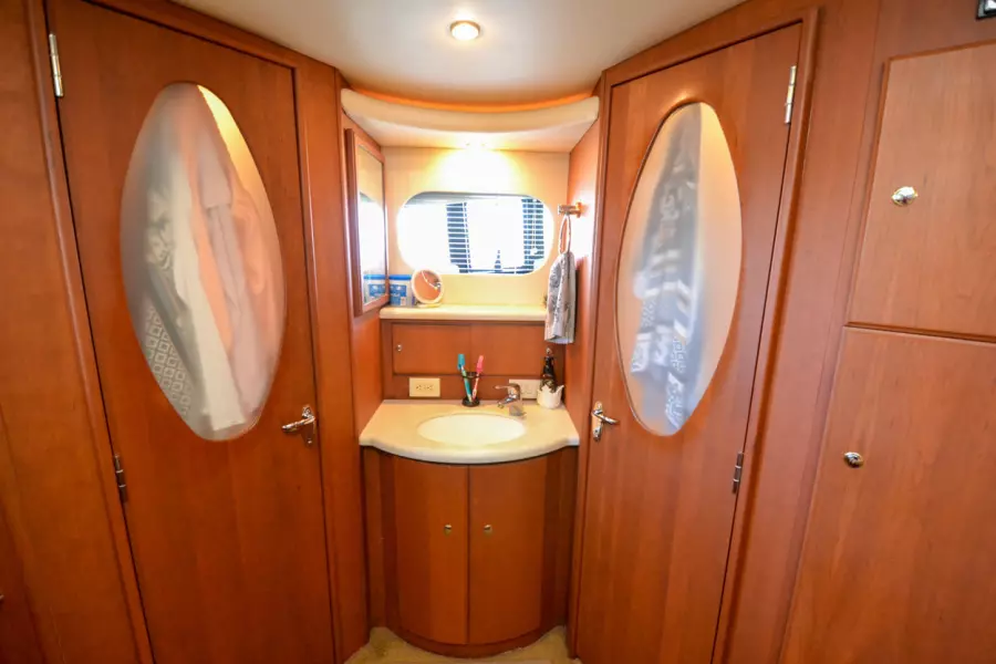 2004 Silverton 43 Motor Yachts