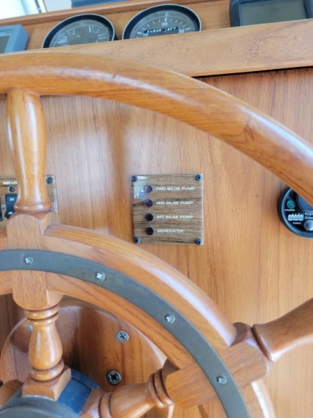 2000 Mainship 390