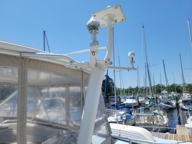2000 Mainship 390