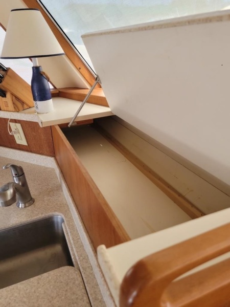 2000 Mainship 390