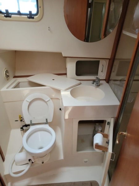 2000 Mainship 390