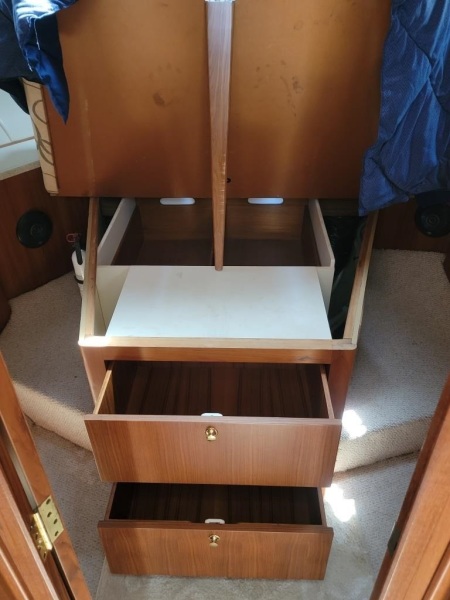 2000 Mainship 390