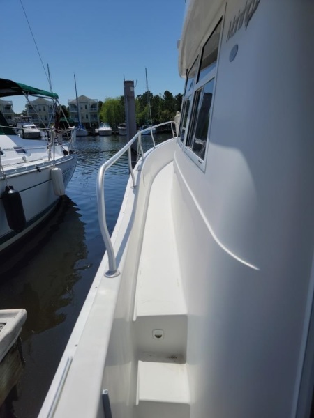2000 Mainship 390