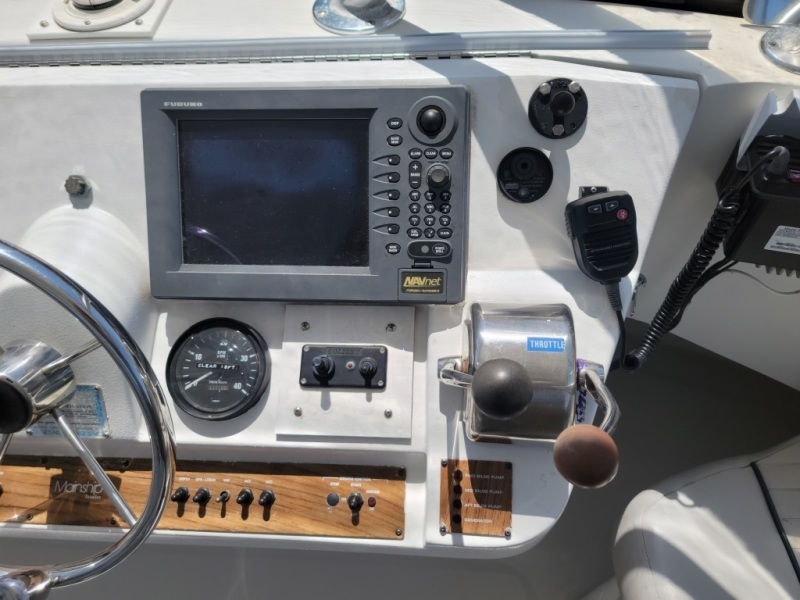 2000 Mainship 390