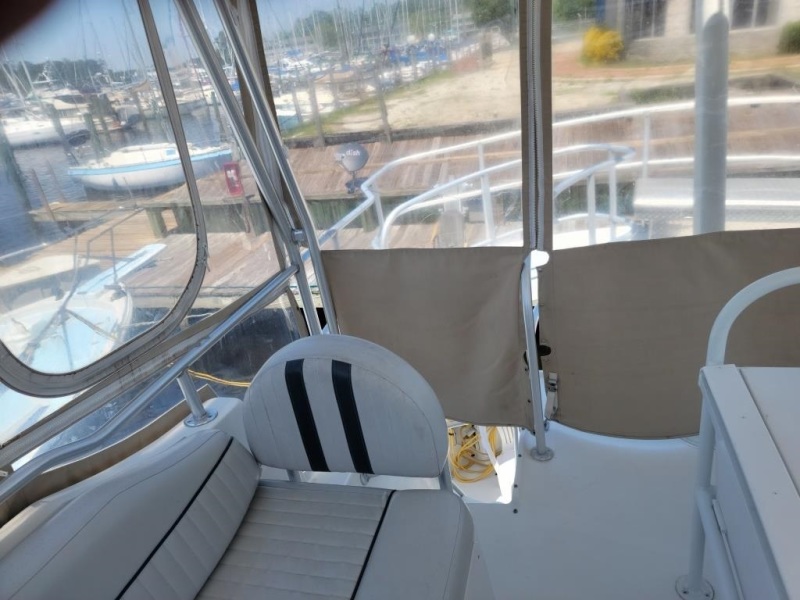 2000 Mainship 390