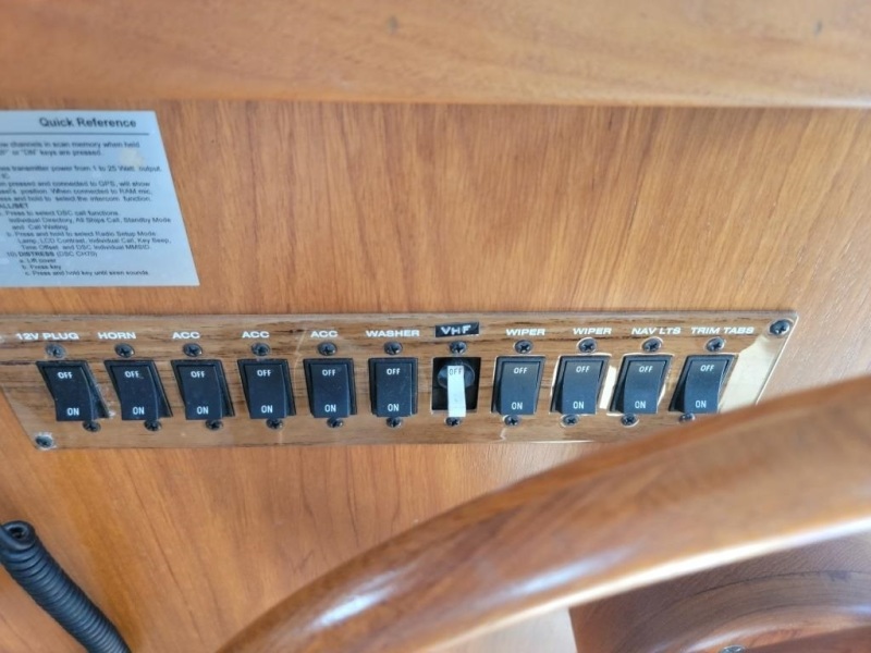 2000 Mainship 390