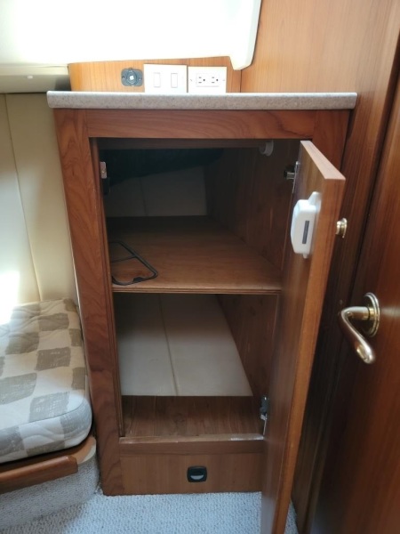 2000 Mainship 390