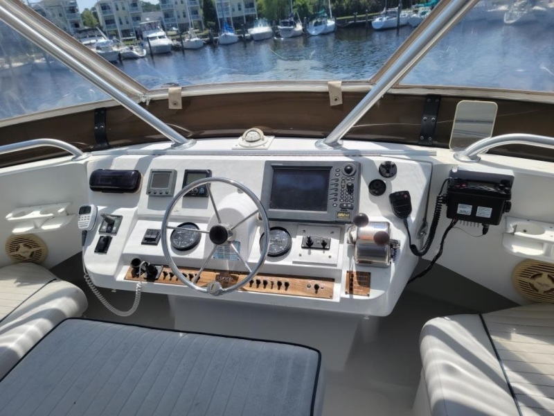 2000 Mainship 390
