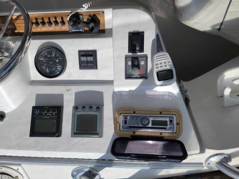 2000 Mainship 390