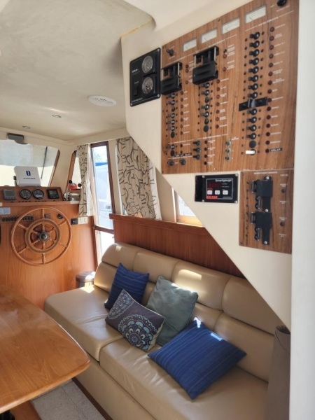 2000 Mainship 390