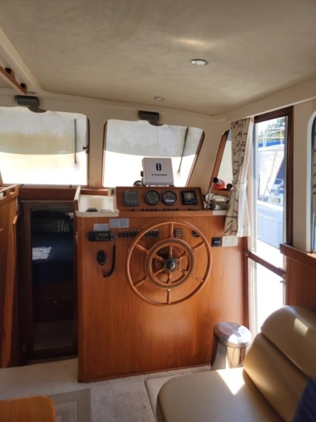 2000 Mainship 390
