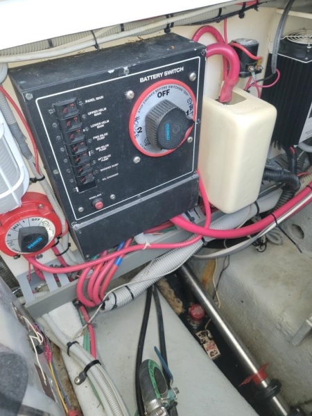 2000 Mainship 390