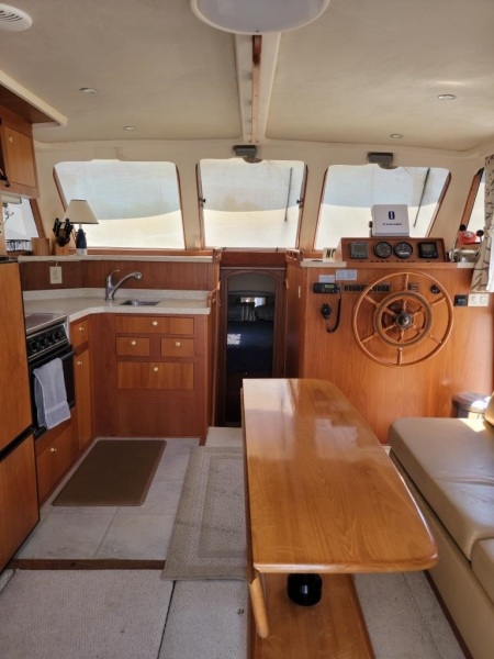 2000 Mainship 390