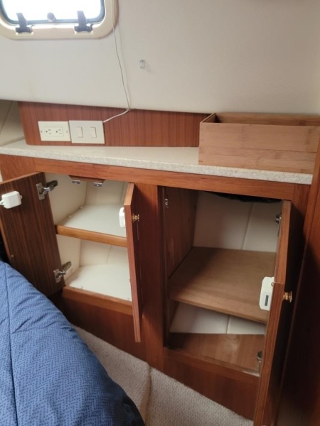 2000 Mainship 390