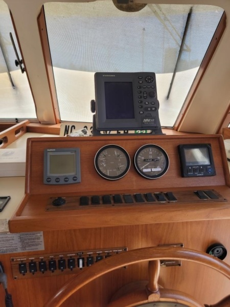 2000 Mainship 390