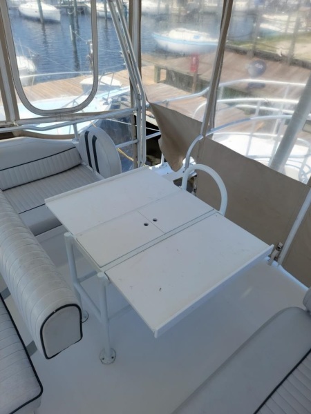 2000 Mainship 390