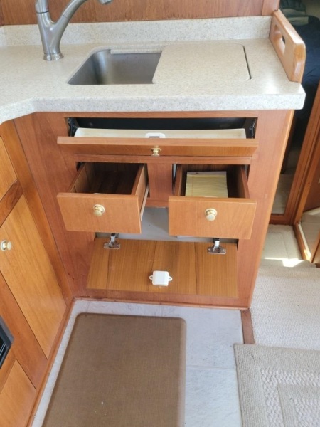 2000 Mainship 390