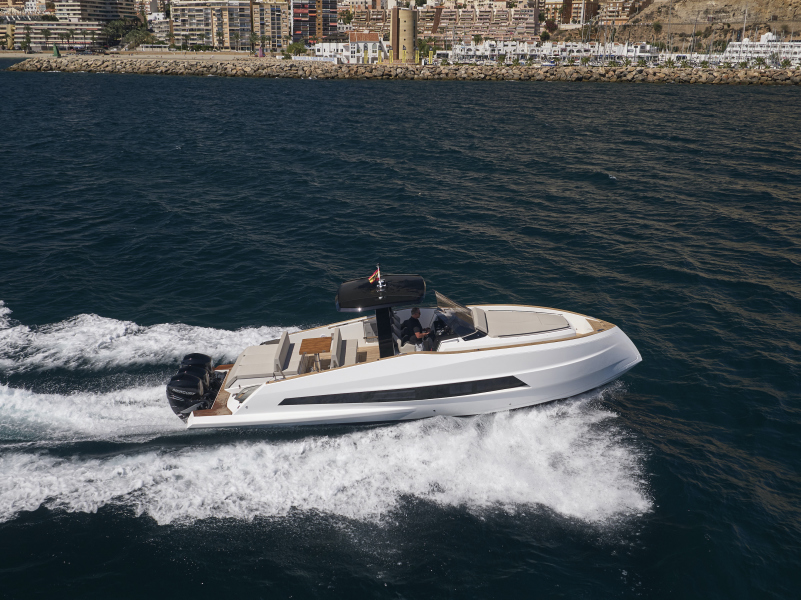 38' 2022 Astondoa 377 Coupe Outboard