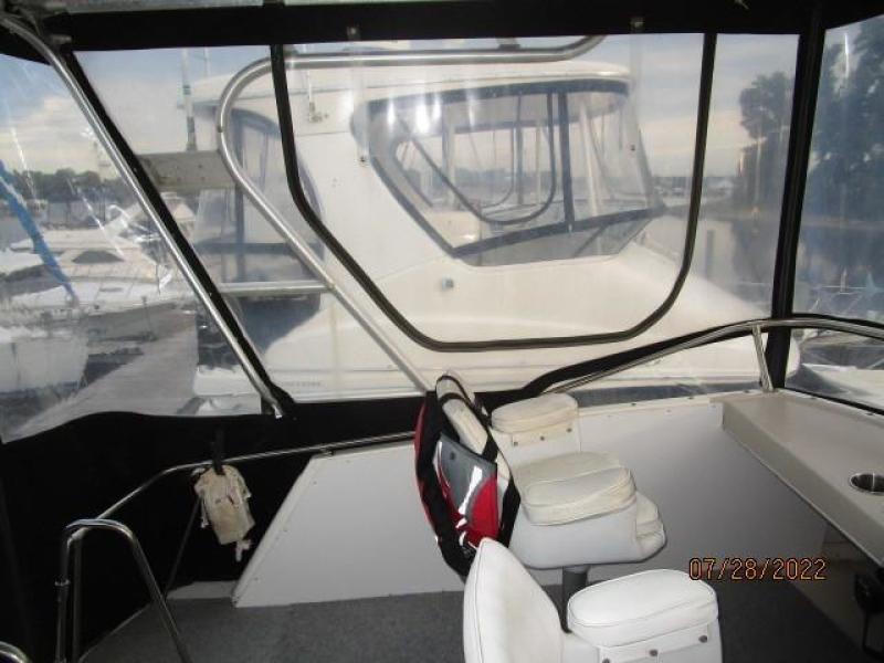 38' Bayliner flybridge port