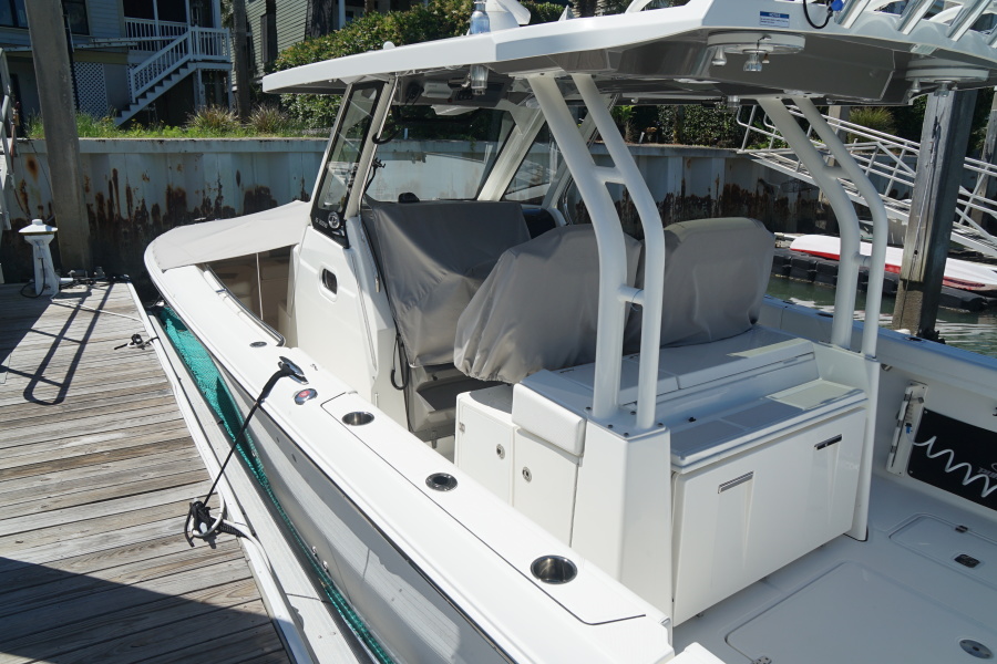 Pursuit 32 - Claytime II - cockpit