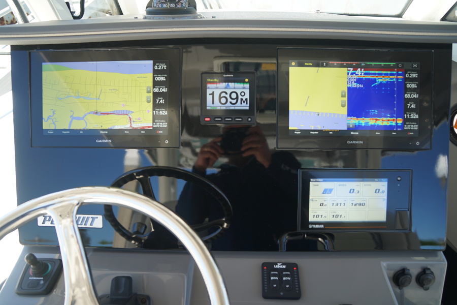 Pursuit 32 - Claytime II - helm electronics