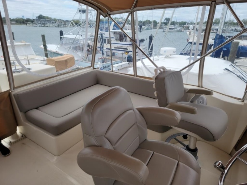 2009 Mainship 34