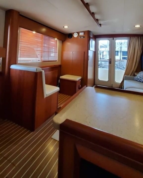 2009 Mainship 34