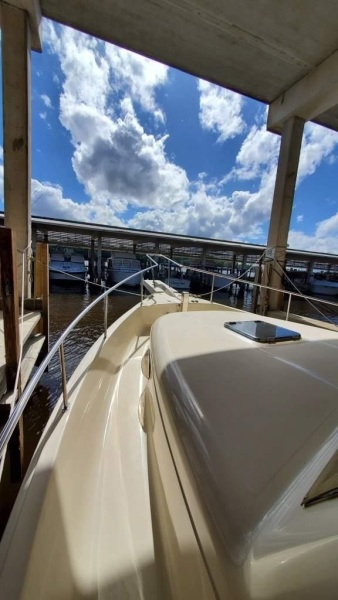 2009 Mainship 34