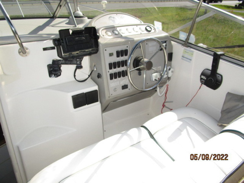 25' Maxum helm1