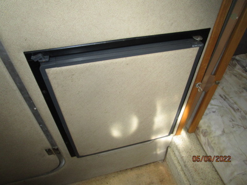25' Maxum galley refrigerator