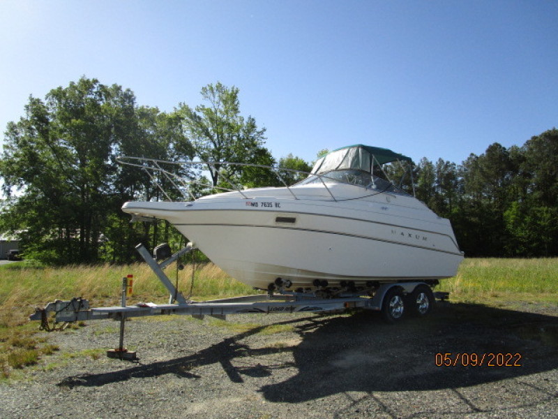 25' Maxum port forward profile