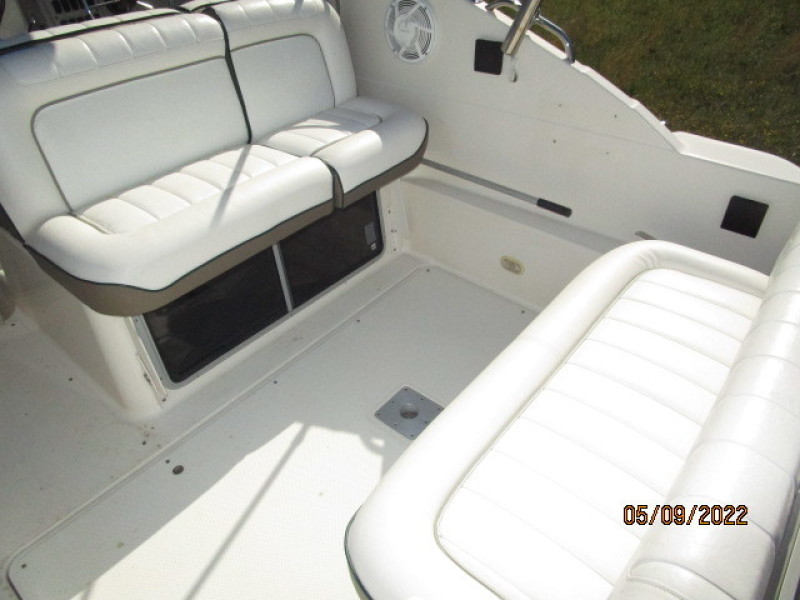 25' Maxum aftdeck seating1