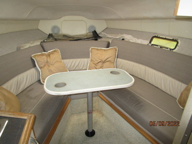 25' Maxum settee